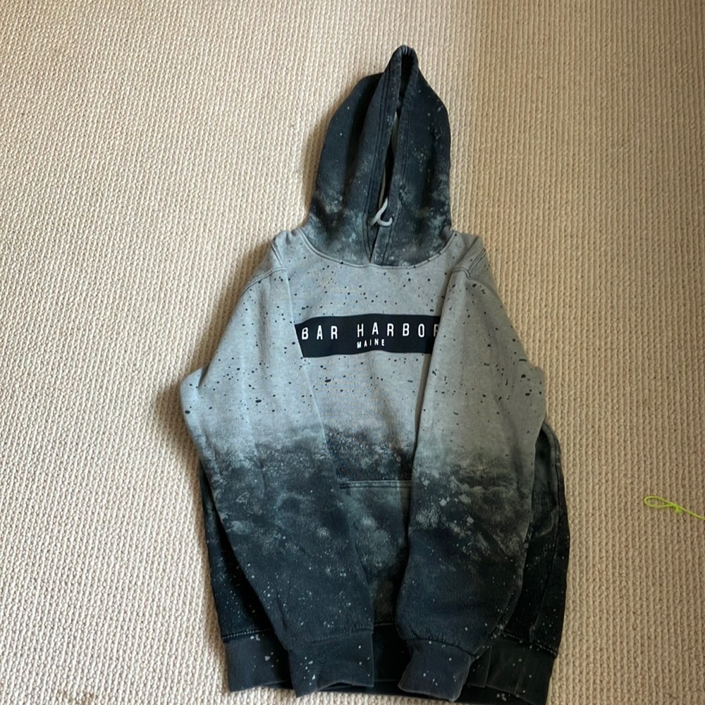 men’s small. 60% cotton 40% polyester.